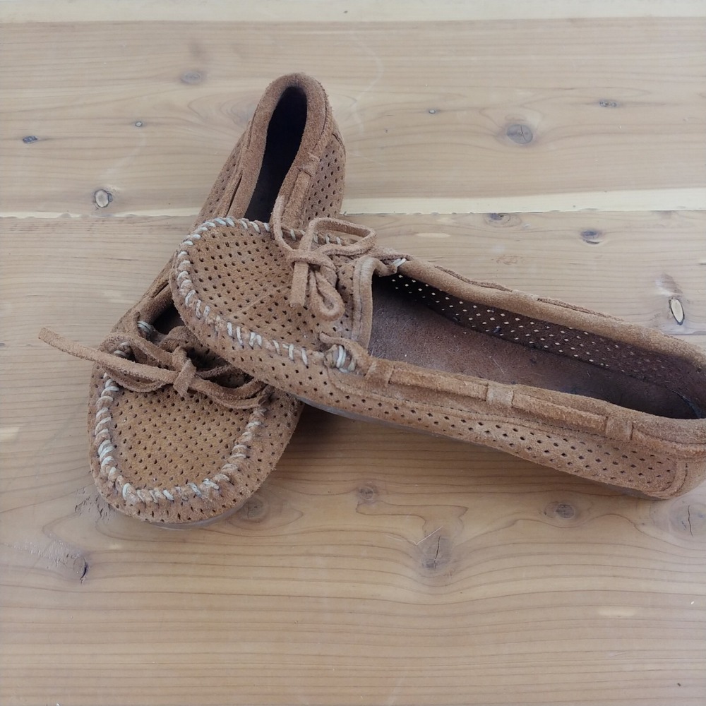 Minnetonka Womens Moccasins Size 6 Leather Mesh Breathable Hard Sole Western